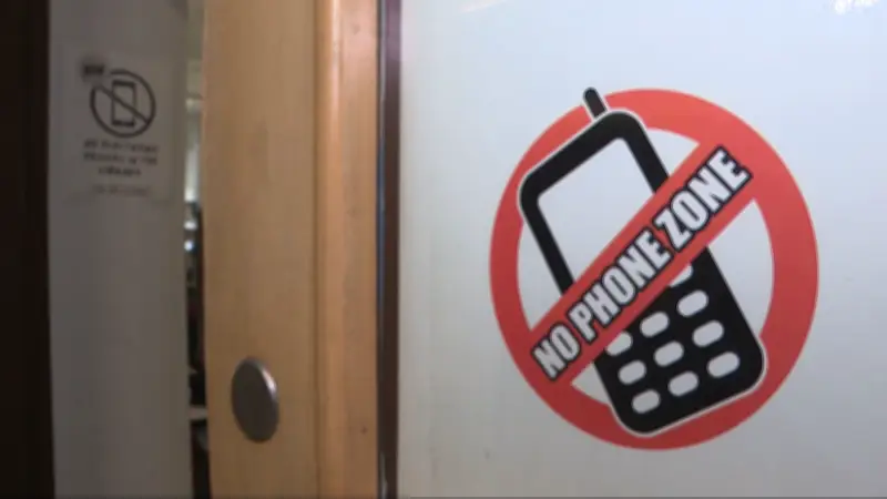 Quebec school cellphone ban: students and teachers share mixed reviews