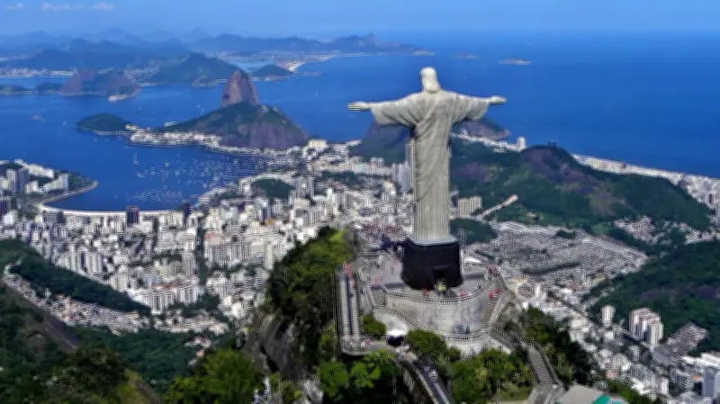 Shootout Traps Tourists at Rio Sunrise Lookout in Armed Clash