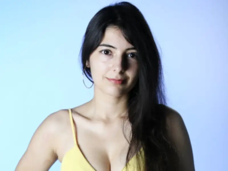 SUNshine Girl Diana: Fitness Enthusiast and Beach Lover