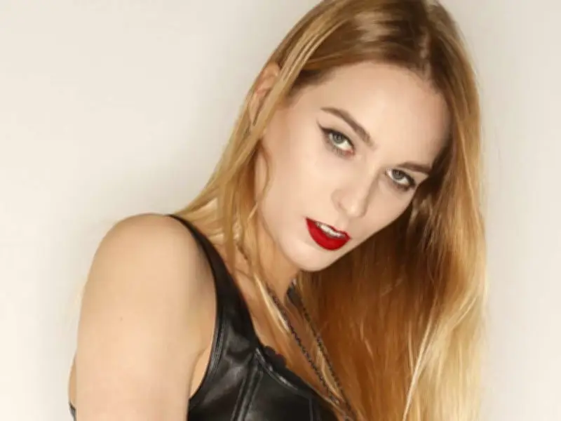 SUNshine Girl Miranda: Fashion, Hair Styling, and Dog Lover