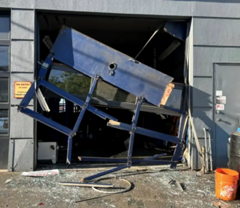 Suspects Smash Through Vancouver Island Repair Shop in Brazen Theft Caught on Camera