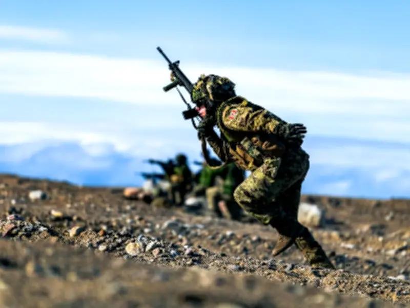 Top general urges military to keep old equipment for new 300,000-volunteer force