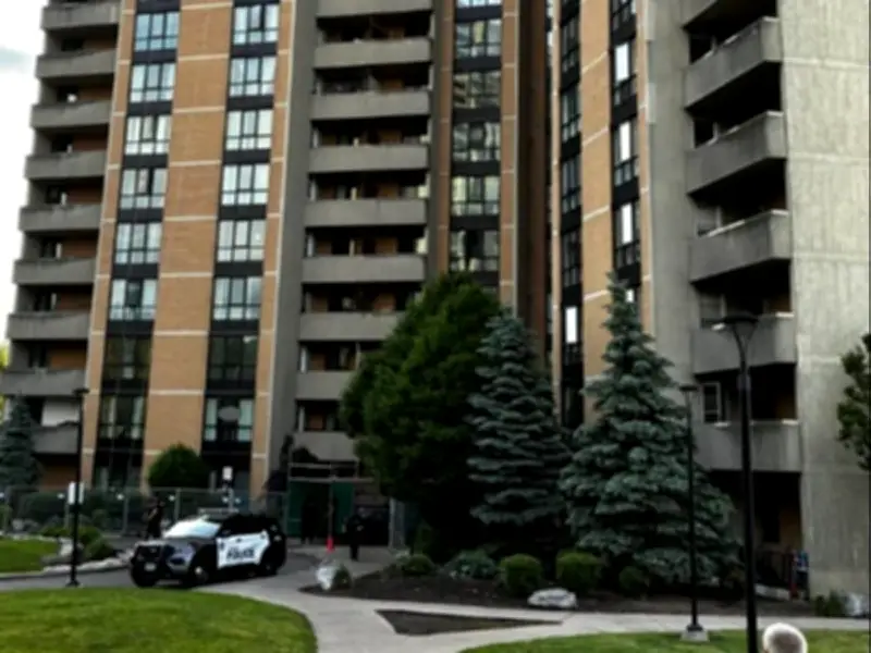 Toronto Police Officer Killed in Search Warrant Execution; 19-Year-Old Sought