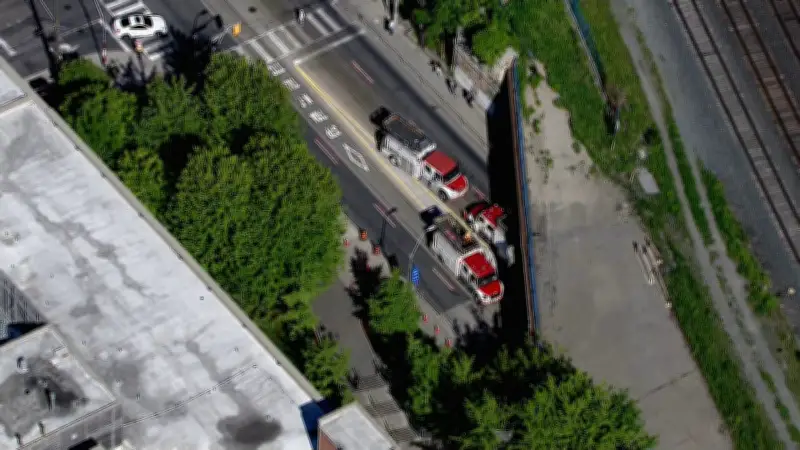 Truck crashes into bridge in Liberty Village, disrupting King streetcar service for hours