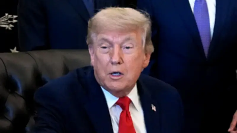 Trump Loses Blue-Collar White Support Over Economy, Polls Show