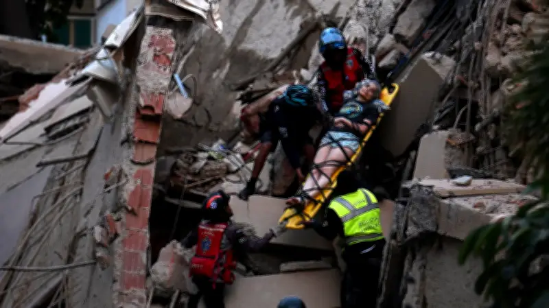 Two Powerful Earthquakes Strike Venezuela, Collapse Buildings in Caracas