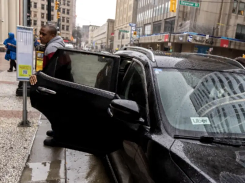 Uber drivers in Victoria will regret unionizing, experts warn