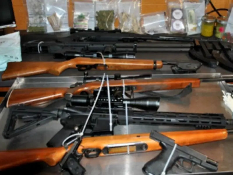 US Man and Woman Busted at Canada Border with Guns and Drugs