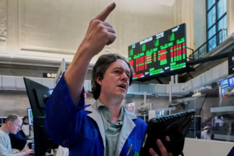 US Stocks Drift Near Records After Oil Prices Fall