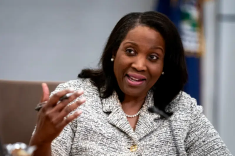 US Supreme Court Allows Fed Governor Lisa Cook to Retain Seat for Now