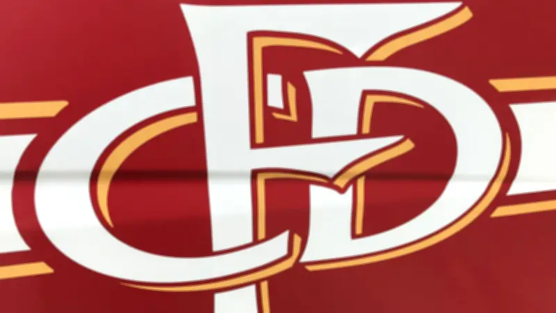 Window Breaks on 7th Floor of Calgary Beltline Building, Glass Falls to Sidewalk