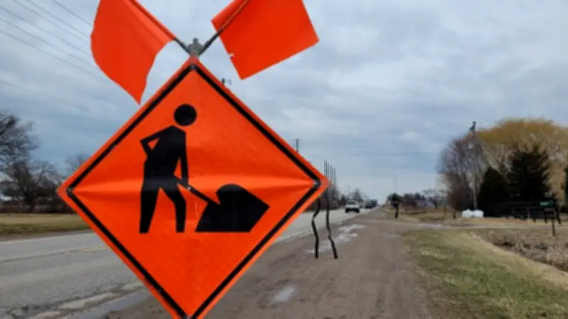 Windsor streetlight pole replacements cause lane restrictions into fall