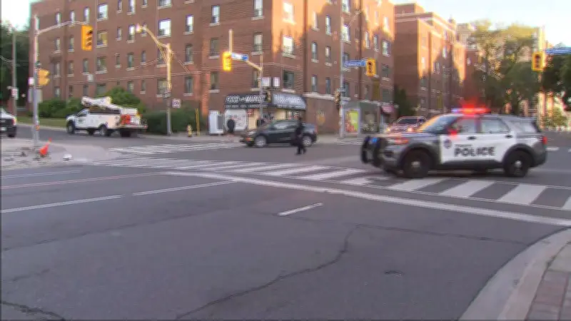 Yonge Street closed south of Lawrence after car hits traffic light