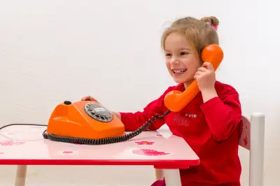 Are 'tattle phones' a good idea? Experts weigh in on classroom tool