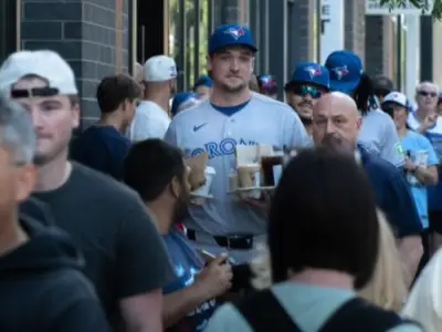 Blue Jays rookies Yesavage, Okamoto continue coffee run tradition in Chicago