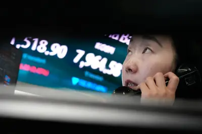 Global Markets Dip After US Tech Sell-Off; Oil Prices Fluctuate