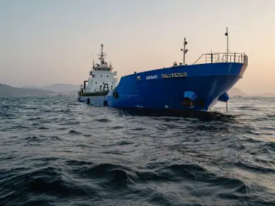 Hormuz Reopening Floods Oil Markets with Supply, Prices Halve