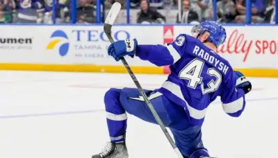 Maple Leafs to acquire Raddysh in sign-and-trade with Lightning, reach eight-year deal