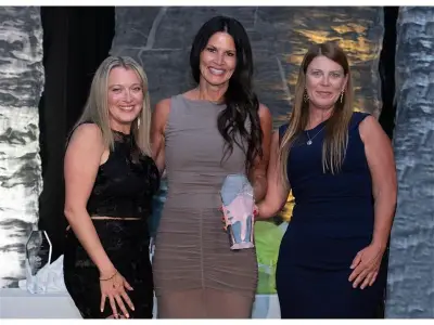 MONAT Wins DSA Canada Industry Innovation Award for Social Commerce