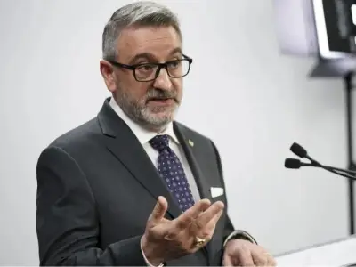 Ontario education minister excited by total cellphone ban in schools