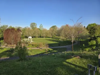 Oshawa Firefighter Memorial Location Sparks Debate Among Residents