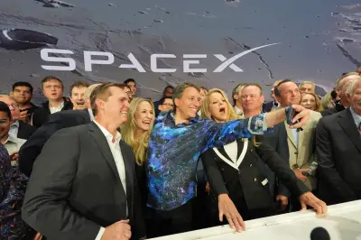 SpaceX Set to Vault Past Amazon in Market Value as Shares Extend IPO Surge