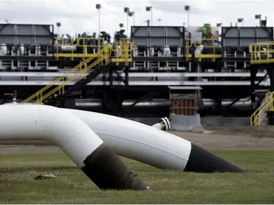 Trans Mountain pipeline hits full capacity, renewing debate on new pipeline