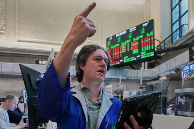 US Stocks Drift Near Records After Oil Prices Fall