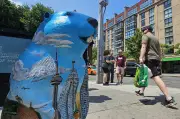 Beaver Sculptures Welcome Tourists in Toronto Ahead of World Cup