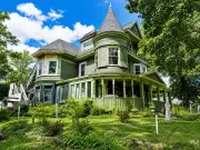 Colin and Justin: Should You Buy a Run-Down Mansion?