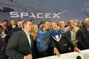 SpaceX Set to Vault Past Amazon in Market Value as Shares Extend IPO Surge