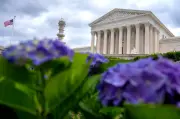 US Supreme Court Allows Trump to Revive Restrictive Immigration Policy