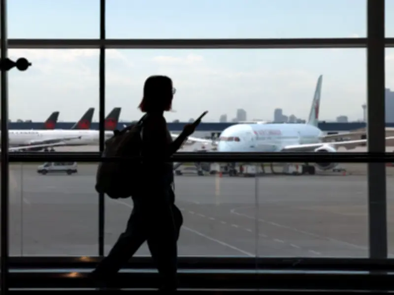 Canadians Skeptical of Carney's Push to Open Airports to Private Investment