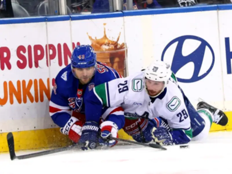 Canucks Trade Marcus Pettersson to Rangers for 2030 First-Round Pick, Sign Jamie Oleksiak
