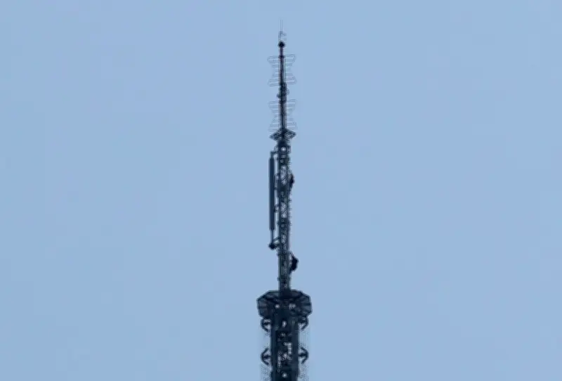 Couple Arrested After Scaling Empire State Building Spire in Engagement Stunt