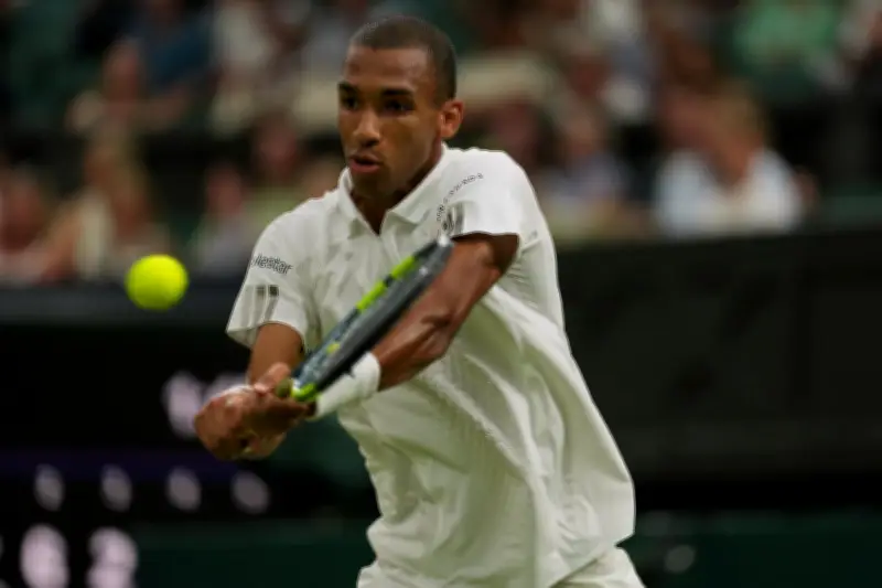 Felix Auger-Aliassime advances to Wimbledon fourth round with win over Zheng
