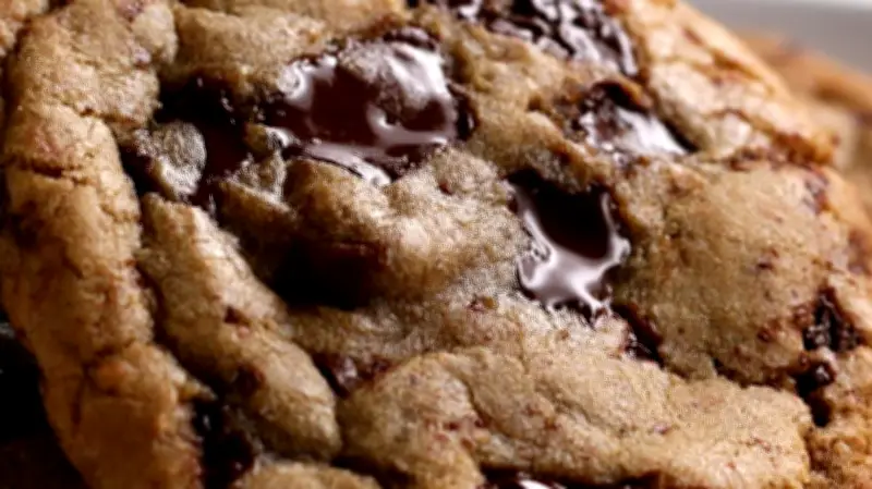How to Bake the Chewiest Chocolate Chip Cookies: Expert Tips