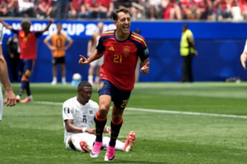 Mikel Oyarzabal's 2 goals send dominant Spain past Austria 3-0 into round of 16