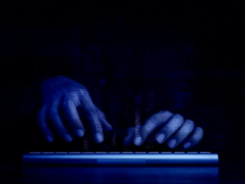 Opinion: Bill C-22 Will Be a Hacker's Dream, Warn Critics
