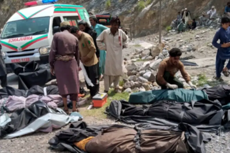 Overcrowded Bus Plunges into Ravine in Southwest Pakistan, Killing 40