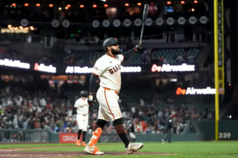 Ramos homers twice, adds 5 RBIs as Giants crush Blue Jays 10-1