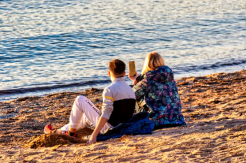 Think Twice Before Posting Vacation Photos, Experts Warn