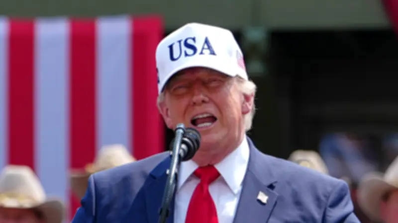 Trump's $2B Income in 2025 Sparks Backlash from Florida Supporters