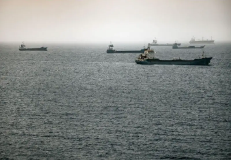 US Airstrikes and Oil Blockade Threaten Iran Ceasefire Deal
