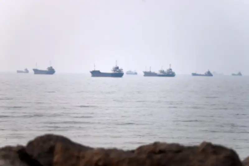 US Launches New Strikes Against Iran After Strait of Hormuz Ship Attacks