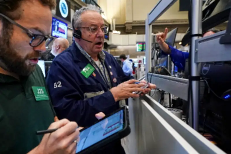 Wall Street Rises Toward Best Week in 2 Months as Bond Yields Relax