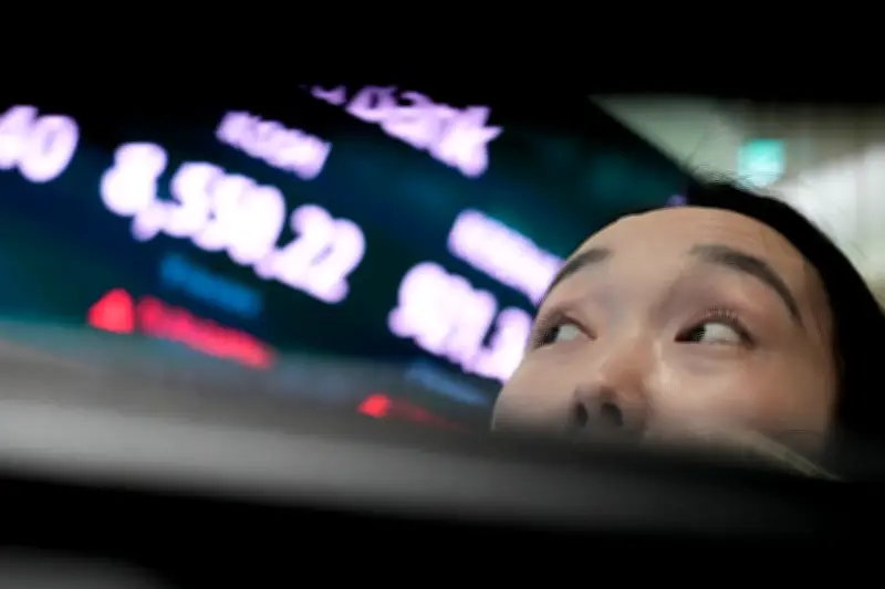 World Shares Mixed, South Korea's Kospi Down Nearly 8% on Chip Sell-Off
