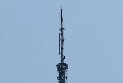 Couple Arrested After Scaling Empire State Building Spire in Engagement Stunt