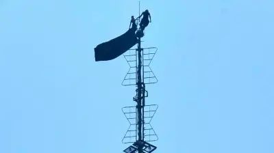 Empire State Building Climbers Arrested After Flag Stunt and Proposal
