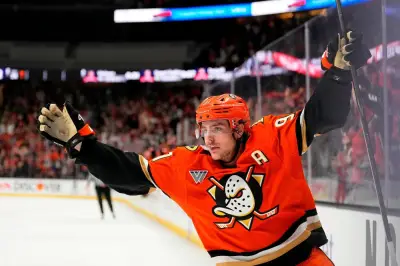 Flyers sign Ducks centre Carlsson to 5-year, $90M offer sheet; Anaheim has 7 days to match